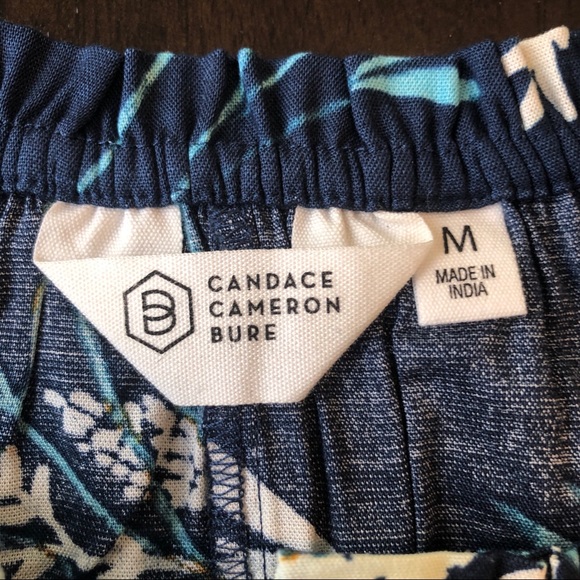 Candace Cameron Bure Flutter Sleeve Split-Neck Navy Floral Printed Blouse - Picture 4 of 7